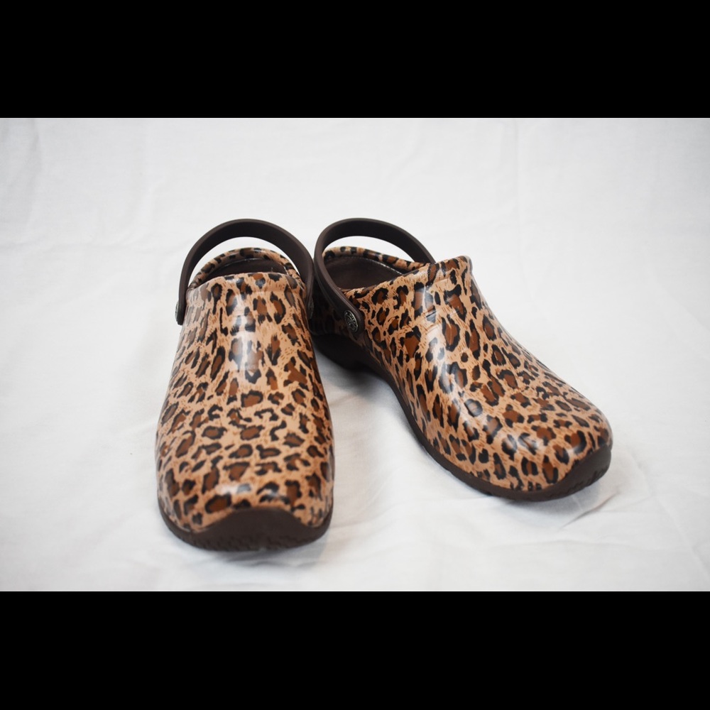 Faux crocs